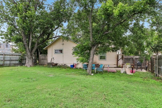 606 E Pecan ST, Taylor, TX 76574