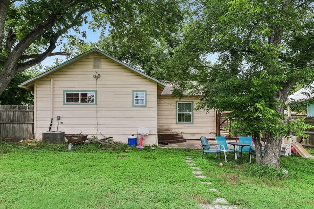 606 E Pecan ST, Taylor, TX 76574