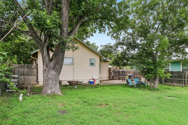 606 E Pecan ST, Taylor, TX 76574