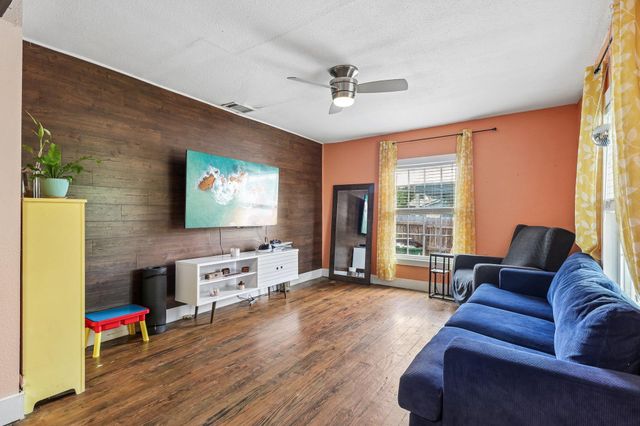 606 E Pecan ST, Taylor, TX 76574