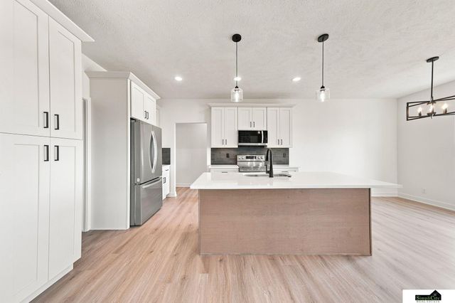 8821 Honeybee Lane, Lincoln, NE 68526