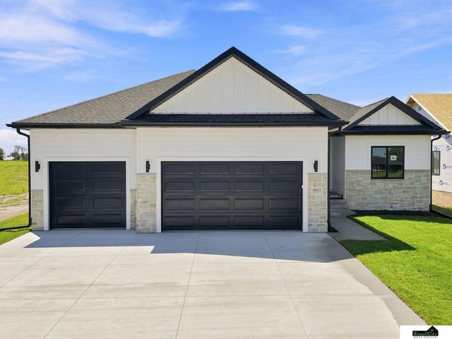 8821 Honeybee Lane, Lincoln, NE 68526