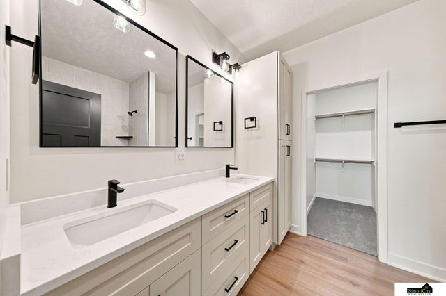 8821 Honeybee Lane, Lincoln, NE 68526