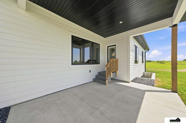 8821 Honeybee Lane, Lincoln, NE 68526