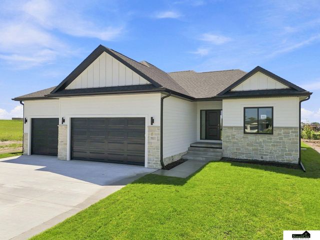 8821 Honeybee Lane, Lincoln, NE 68526