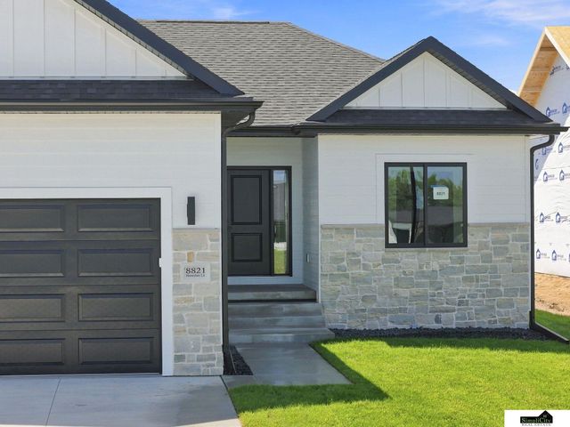 8821 Honeybee Lane, Lincoln, NE 68526