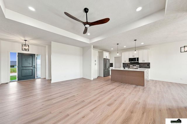8821 Honeybee Lane, Lincoln, NE 68526