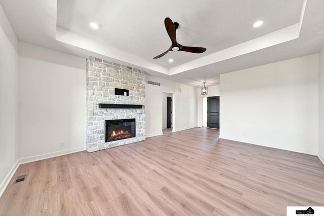 8821 Honeybee Lane, Lincoln, NE 68526