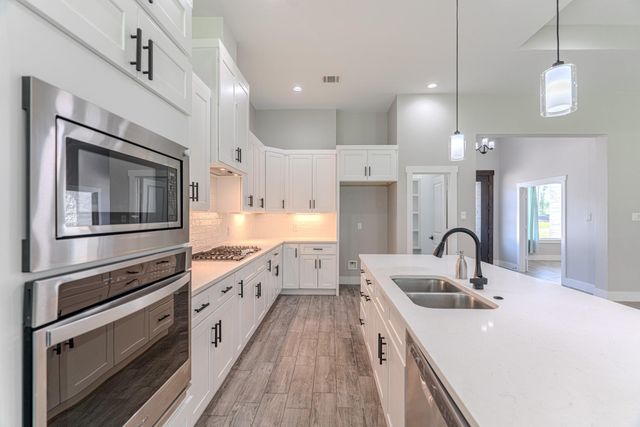 2069 Road 660, Dayton, TX 77535