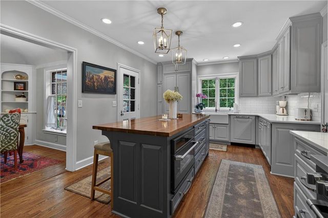 840 Rockwell Lane, Kansas City, MO 64112