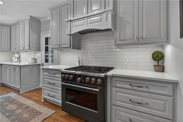 840 Rockwell Lane, Kansas City, MO 64112