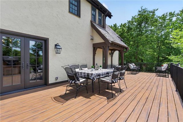 840 Rockwell Lane, Kansas City, MO 64112