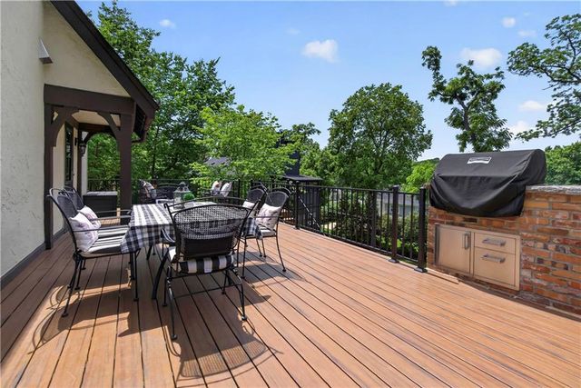 840 Rockwell Lane, Kansas City, MO 64112