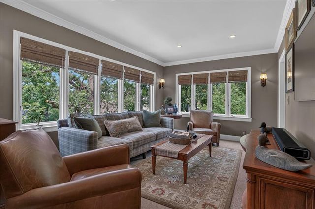 840 Rockwell Lane, Kansas City, MO 64112