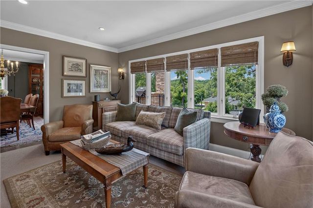 840 Rockwell Lane, Kansas City, MO 64112