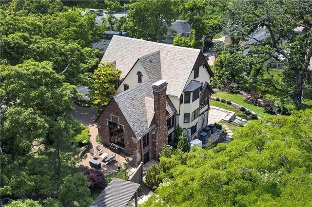 840 Rockwell Lane, Kansas City, MO 64112