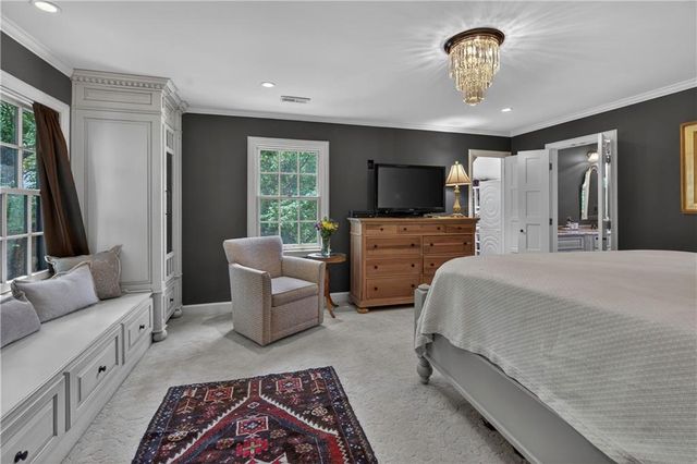 840 Rockwell Lane, Kansas City, MO 64112