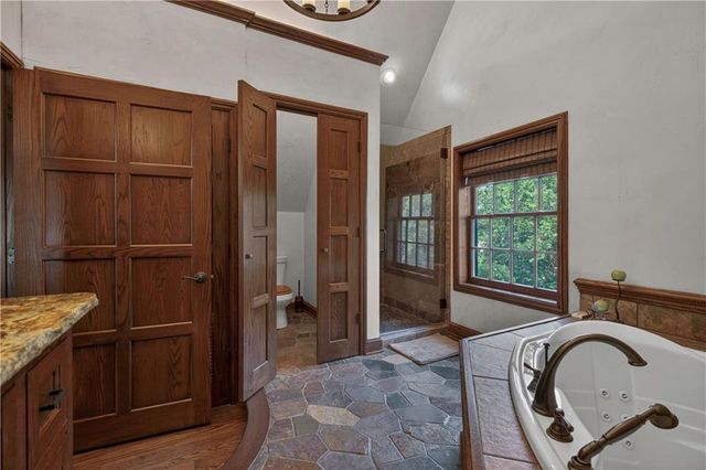 840 Rockwell Lane, Kansas City, MO 64112