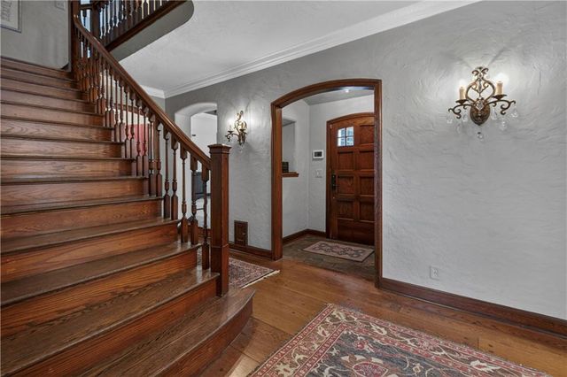 840 Rockwell Lane, Kansas City, MO 64112