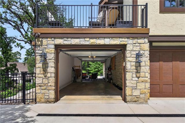 840 Rockwell Lane, Kansas City, MO 64112