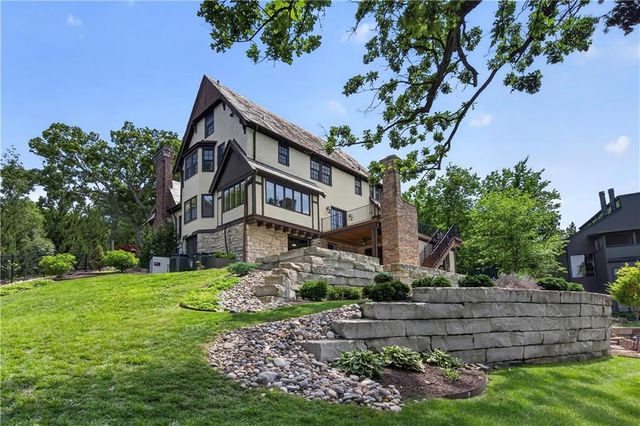 840 Rockwell Lane, Kansas City, MO 64112