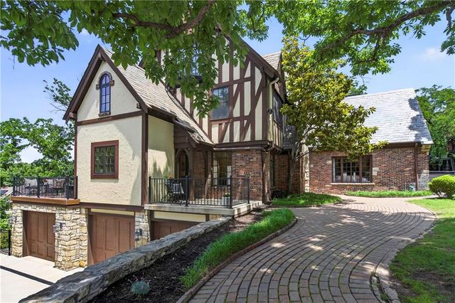 840 Rockwell Lane, Kansas City, MO 64112