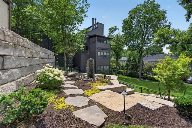 840 Rockwell Lane, Kansas City, MO 64112