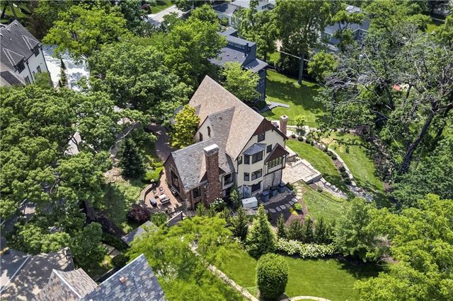 840 Rockwell Lane, Kansas City, MO 64112