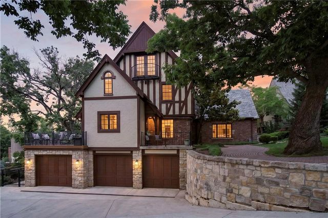 840 Rockwell Lane, Kansas City, MO 64112