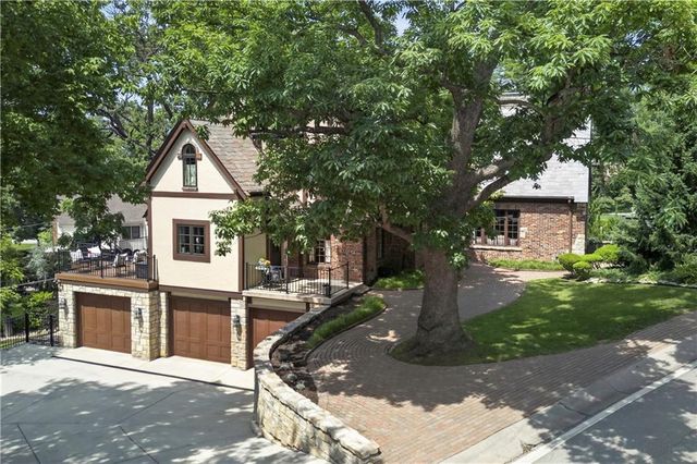 840 Rockwell Lane, Kansas City, MO 64112