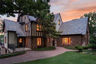 840 Rockwell Lane, Kansas City, MO 64112