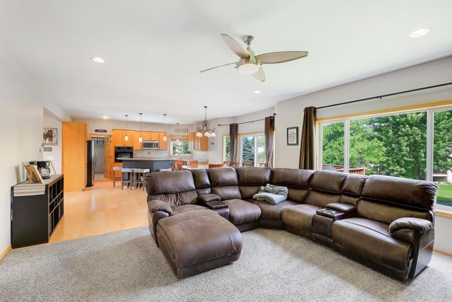 10425 Vera Cruz Drive N, Brooklyn Park, MN 55443