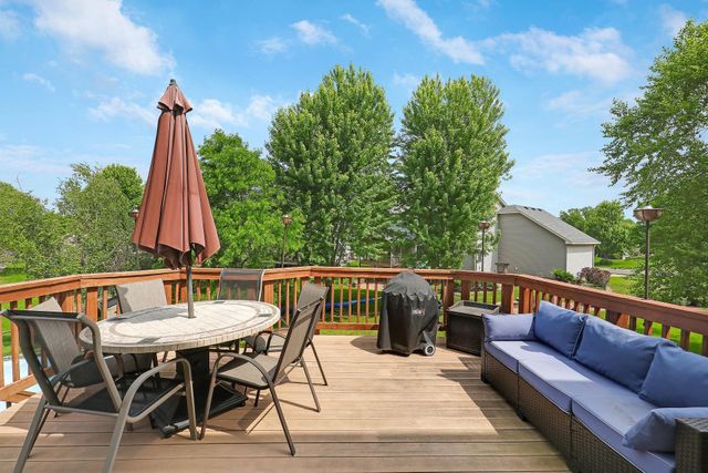 10425 Vera Cruz Drive N, Brooklyn Park, MN 55443