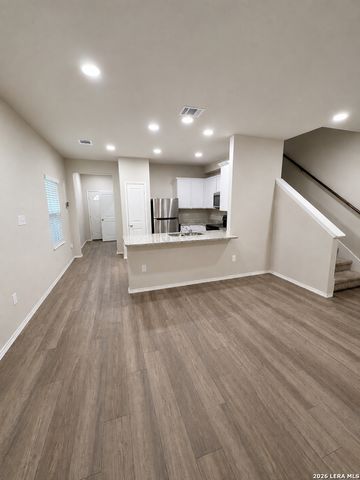 7356 Misty Ridge Dr Apt 12, Converse, TX 78109
