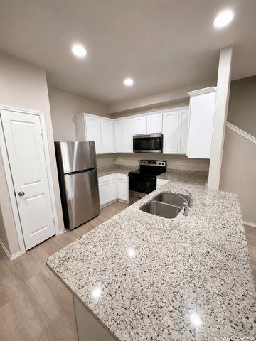 7356 Misty Ridge Dr Apt 12, Converse, TX 78109