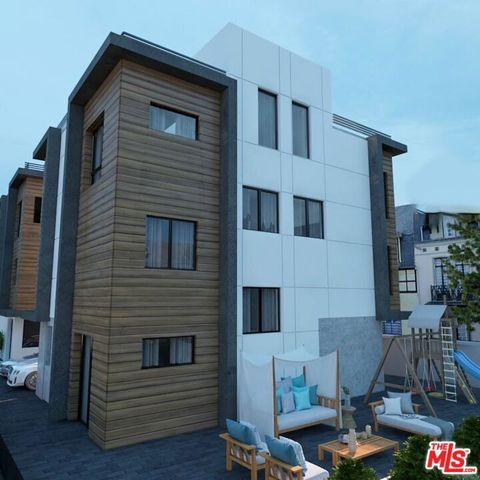 2232 S Ridgeley Drive, Los Angeles, CA 90016