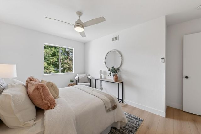20288 Northwest Square, Cupertino, CA 95014