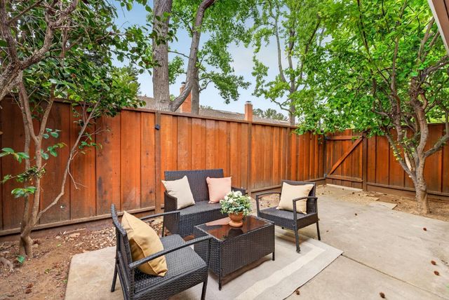 20288 Northwest Square, Cupertino, CA 95014