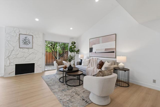 20288 Northwest Square, Cupertino, CA 95014