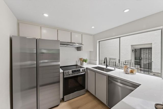 20288 Northwest Square, Cupertino, CA 95014