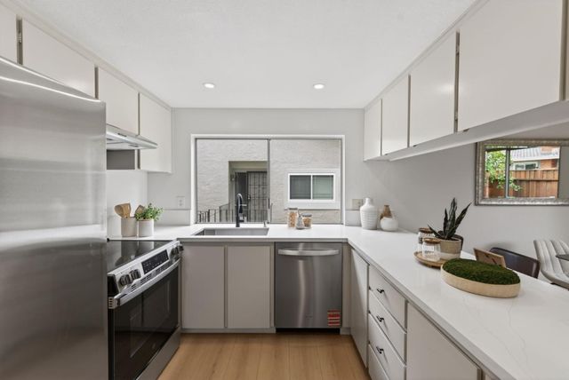 20288 Northwest Square, Cupertino, CA 95014