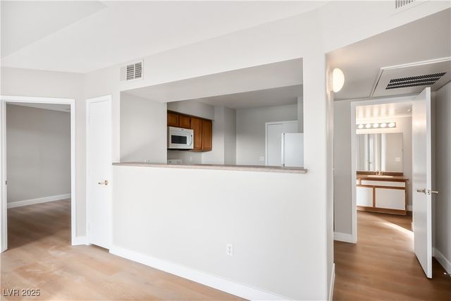 6650 WARM SPRINGS Road 2040, Las Vegas, NV 89118