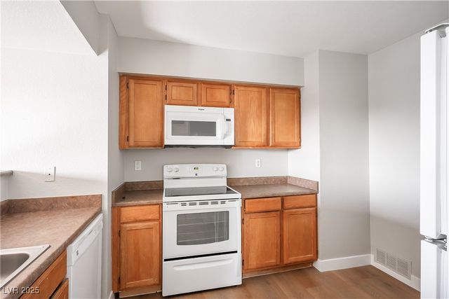 6650 WARM SPRINGS Road 2040, Las Vegas, NV 89118