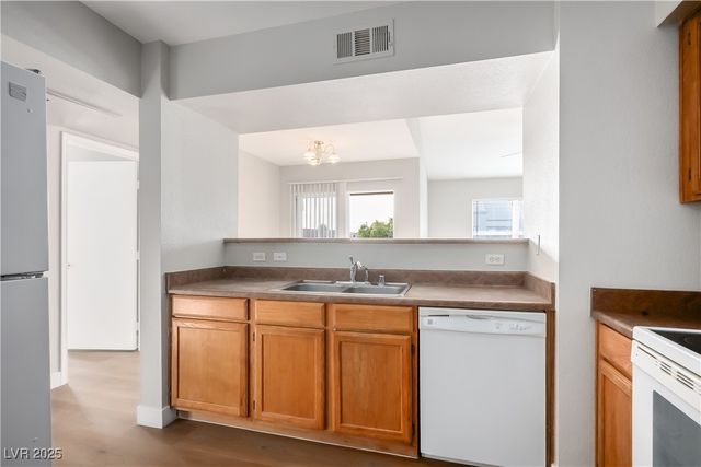 6650 WARM SPRINGS Road 2040, Las Vegas, NV 89118