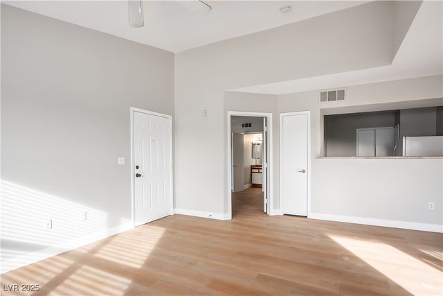 6650 WARM SPRINGS Road 2040, Las Vegas, NV 89118