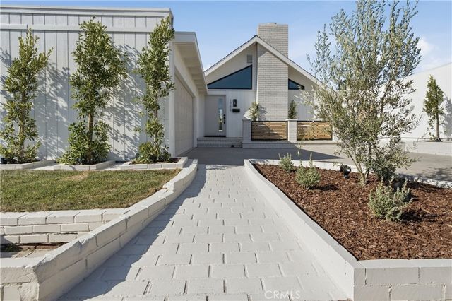 1788 Hawaii Circle, Costa Mesa, CA 92626