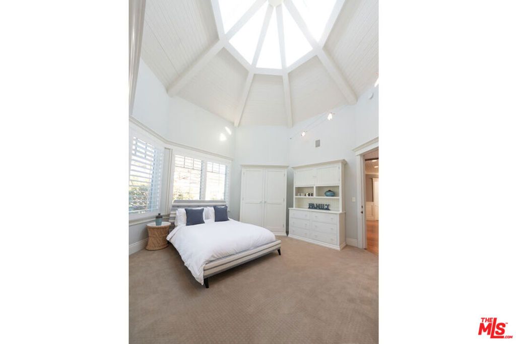 Image 17 of property listing at 30760 Broad Beach Road, Malibu, CA 90265