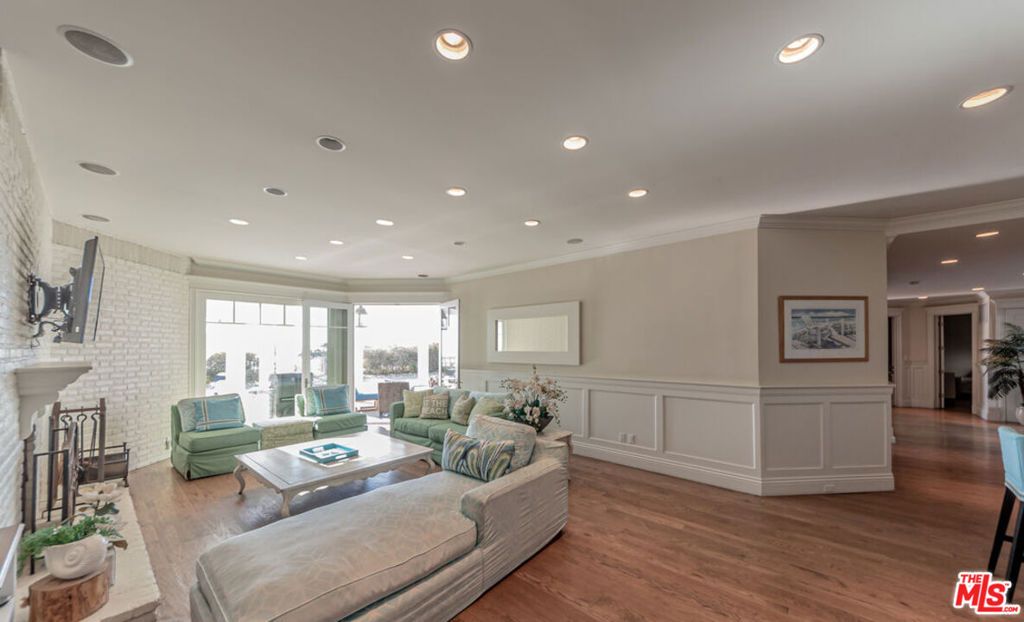 Image 18 of property listing at 30760 Broad Beach Road, Malibu, CA 90265