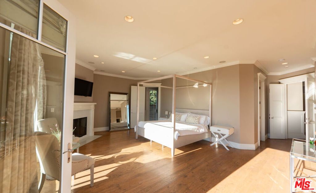Image 21 of property listing at 30760 Broad Beach Road, Malibu, CA 90265