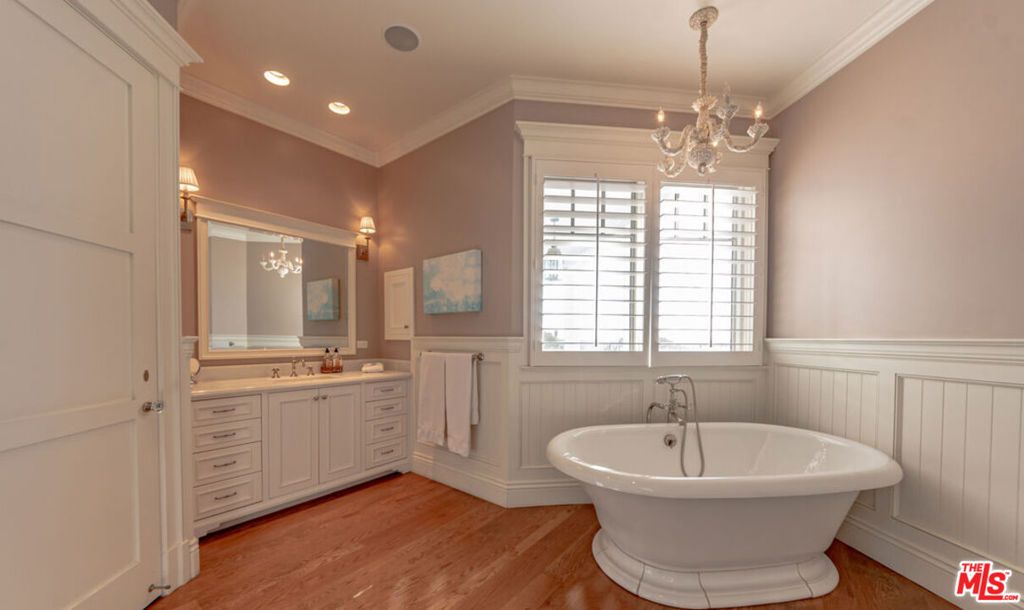 Image 22 of property listing at 30760 Broad Beach Road, Malibu, CA 90265